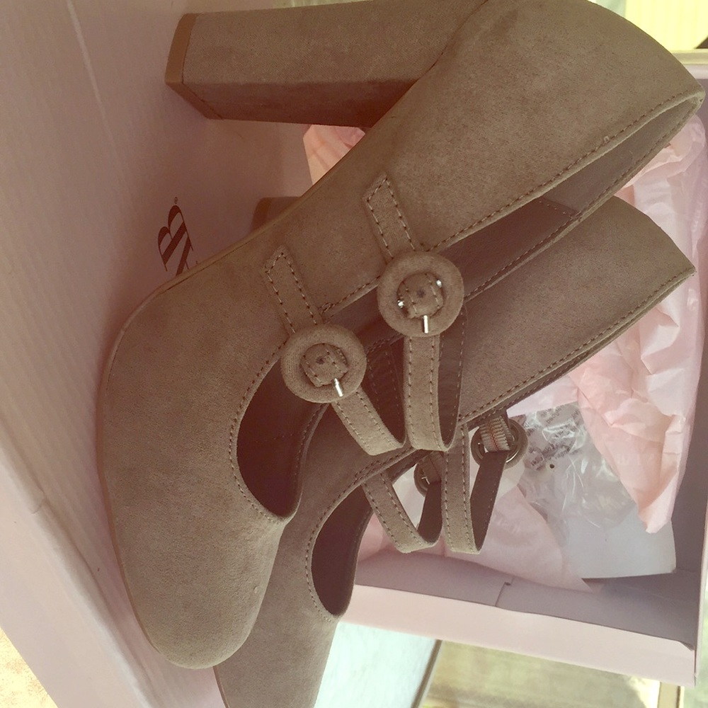 Just fab NEW Mary Jane heels!!!!! In BOX